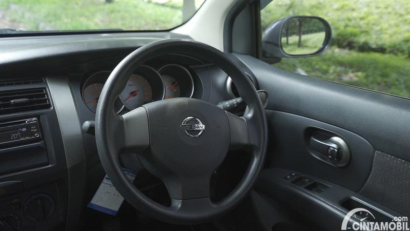 harga nissan grand livina 2012