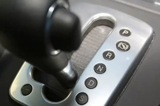  harga mobil bekas matic vs manual