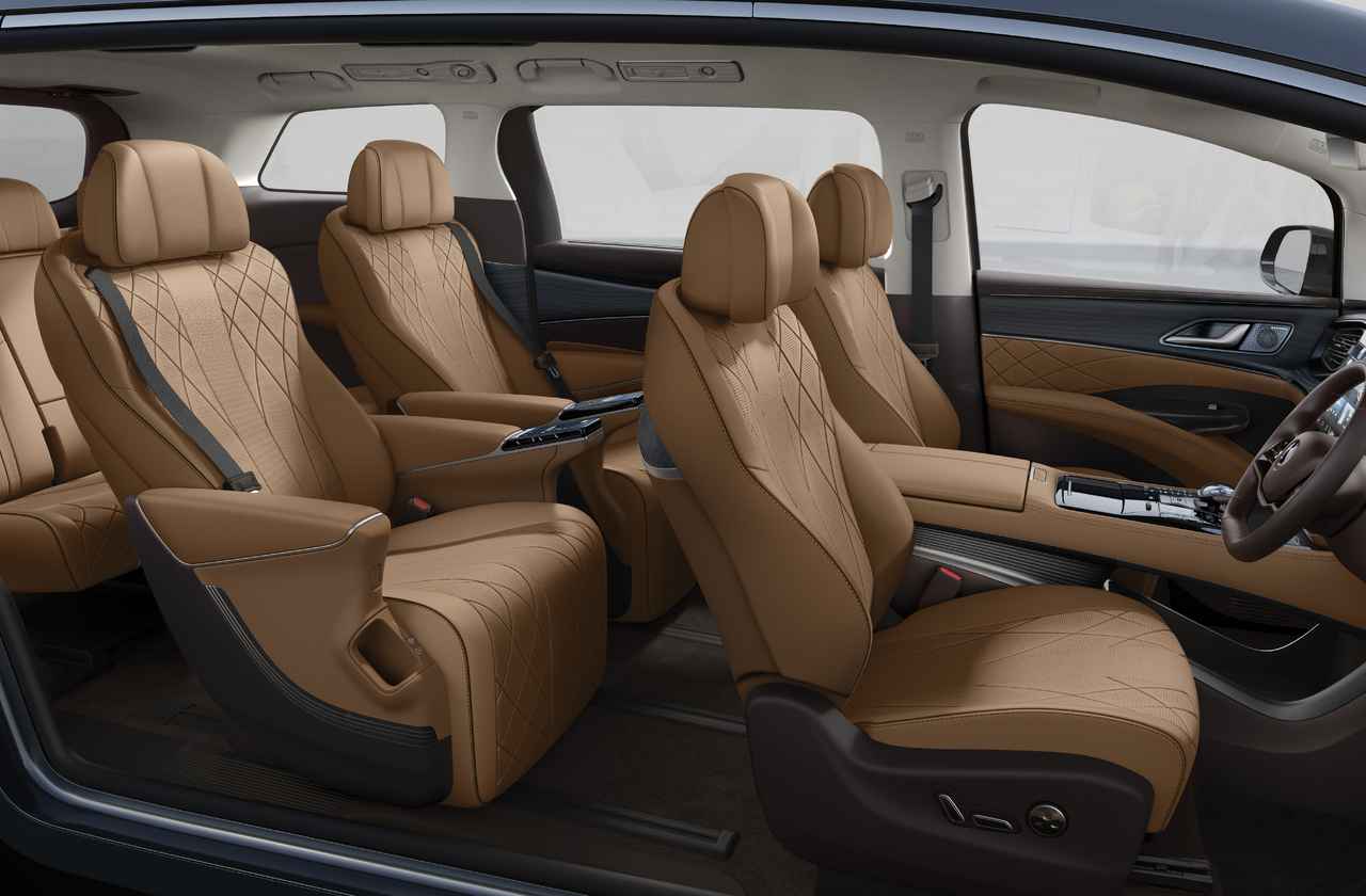 Tipe Mobil BYD Denza D9 di Indonesia